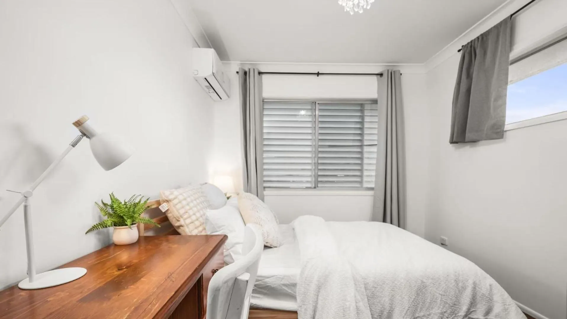Charming Home In Algester Close To Plaza 0*,